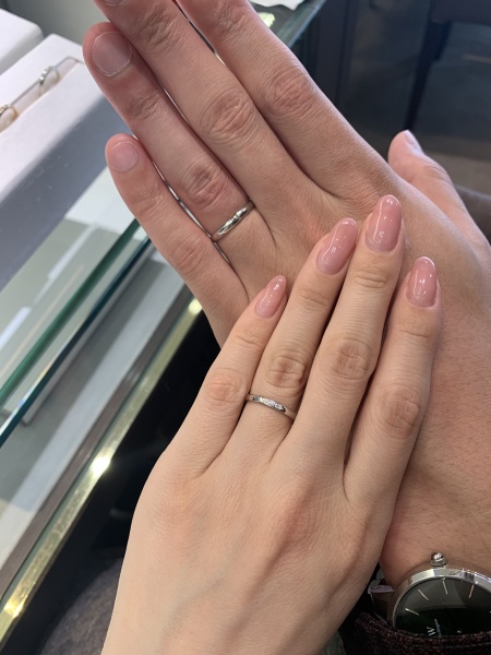 つけた瞬間、滑らかな着け心地でとても指馴染みが良いと感じまし