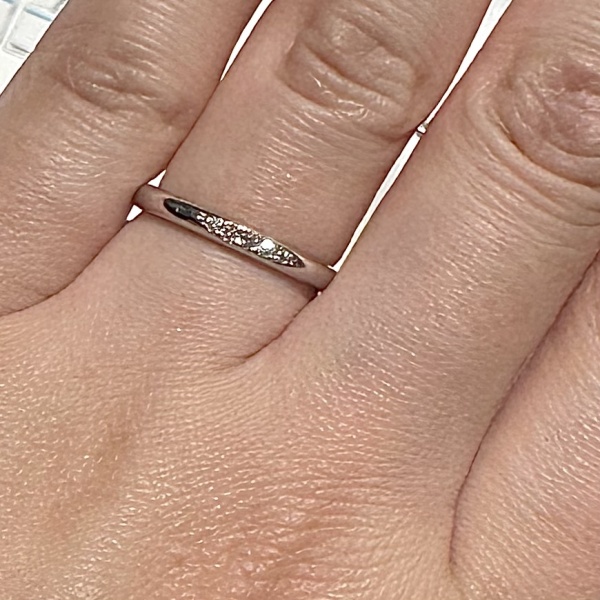 エンディアリング・ベンダー メイティーナ 3枚 Three Stone Bezel Set Engagement Ring by Frank Darling