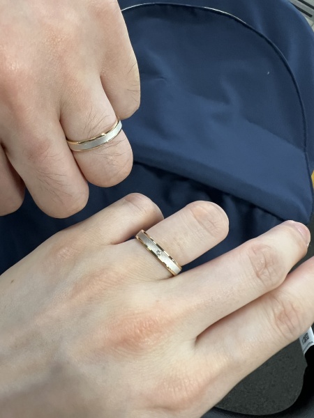 お値段はお手頃ですが、高級感のあるところと、ゴールドと