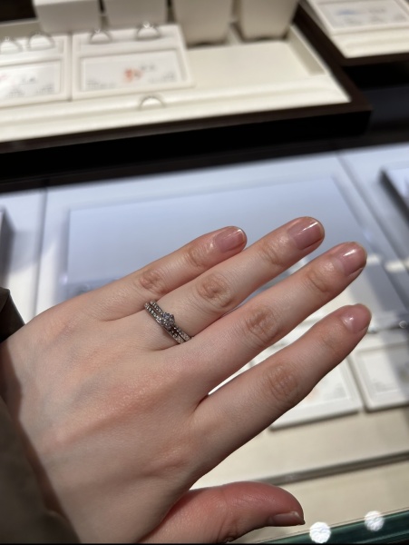 結婚指輪物語 クリアファイル6枚セット 婚約指輪は一粒タイプではなくてメレダイヤが付いてるデザインを