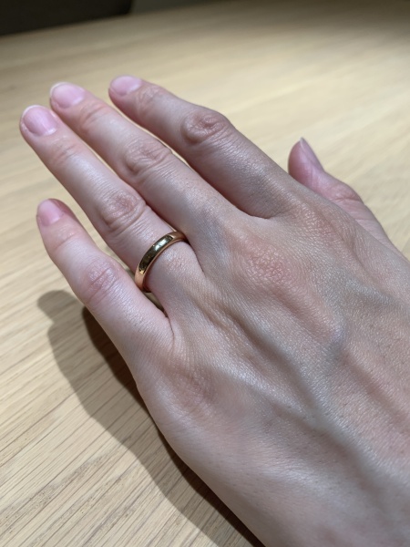 ニーシング　リング 0.51カラット シンプルなデザインと、深みのある色味に惹かれて購入を決めまし