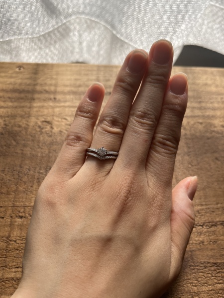 結婚指輪は細めを希望していましたが、ダイヤモンドがついている物も