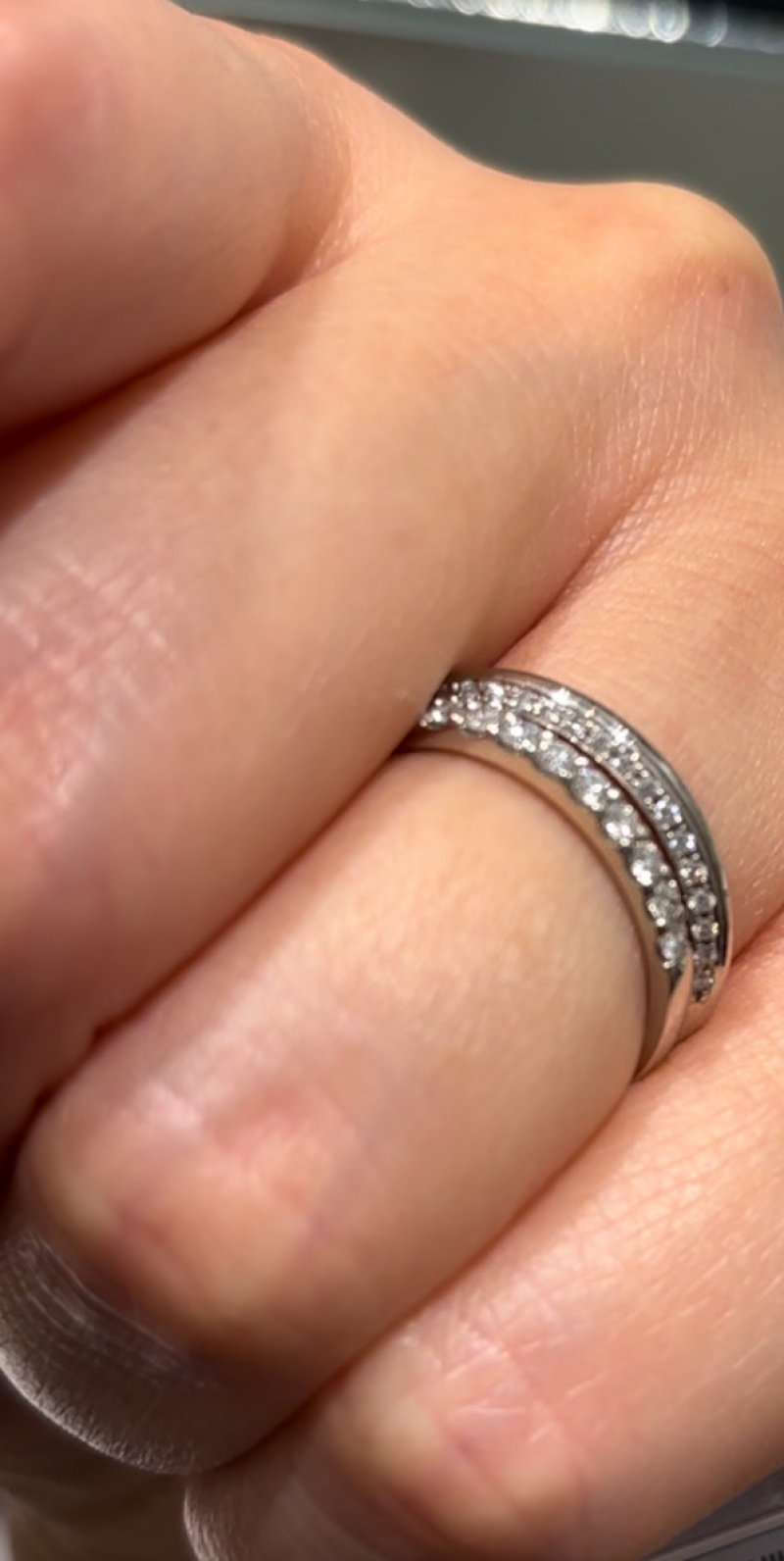 アイプリモ　婚約指輪　ダイヤモンド　リングハーフエタニティリング　刻印なし 9号 ハーフエタニティの婚約指輪と、それに合う結婚指輪を探してい