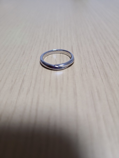 イノーベのラシーヌという指輪でした。ねじれ型の指輪でした