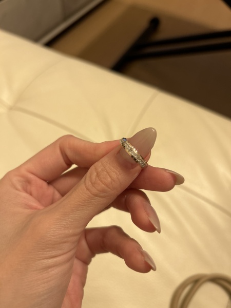 プラチナとゴールドどちらも使用してあります。夫が幅広めの