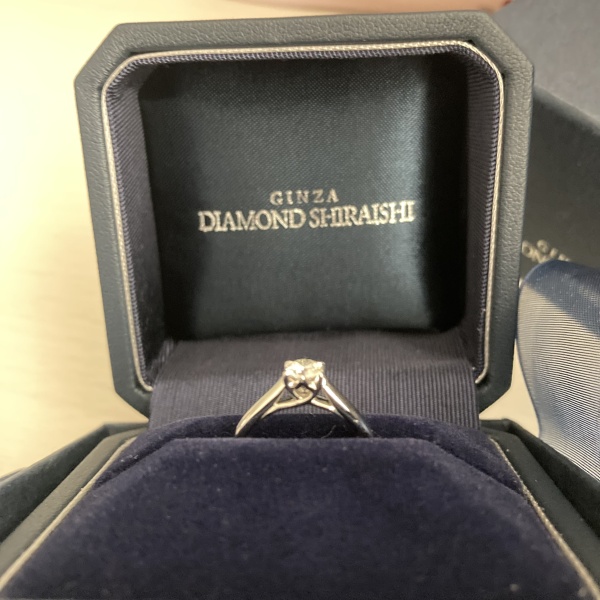 シンプルなデザインでかわいいです！刻印は結婚記念日が決まっ