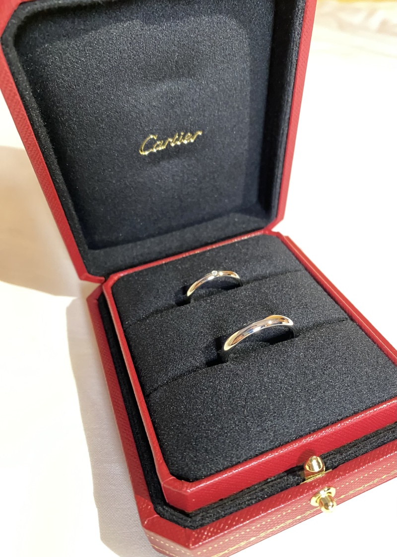 カルティエ　プラチナ　結婚指輪 とにかくシンプルで普遍的なデザインが良いです。 素材は