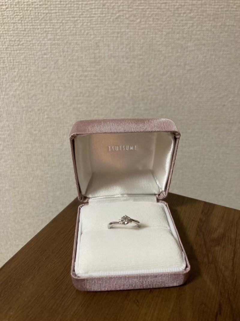 TSUTSUMI 2層ウェーブデザインリング ウェーブデザインなので、柔らかい雰囲気で指も綺麗に見えます。 脇石