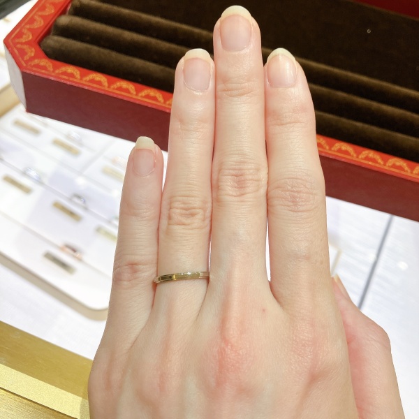 カルティエ　プラチナ　結婚指輪 とてもシンプルなデザインで、プラチナ素材で普段使いしやすいと