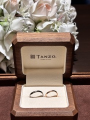 【TANZO.(鍛造指輪)の口コミ】 ネットで調べるよりも自由度の高いデザインを選ぶことが出来ました。
自分…