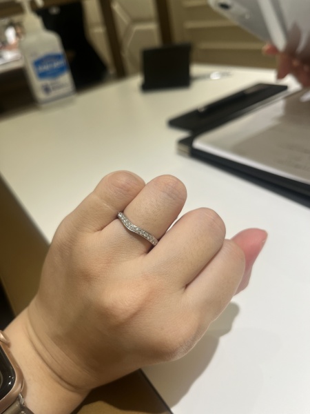 ハーフエタニティでストレートではなくデザインのあるものを探し