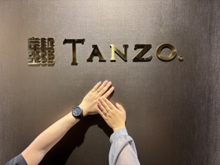 【TANZO.(鍛造指輪)の口コミ】 艶消しをいれることで、シルバー一色なのに二層の指輪に見えることです。
…