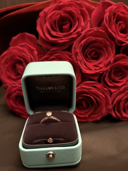 美品 Tiffany & Co. エンゲーリング ダイヤモンド　0.25カラット 0.25カラットの指輪を購入しました。輝きがとても強く、指輪を