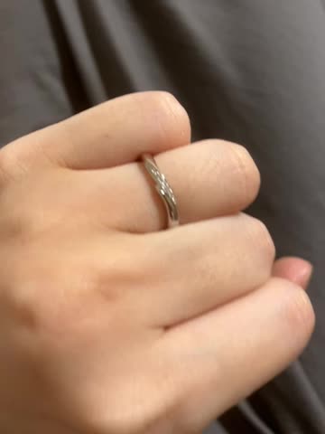 ダイヤモンドの輝きが分かるように撮りました。