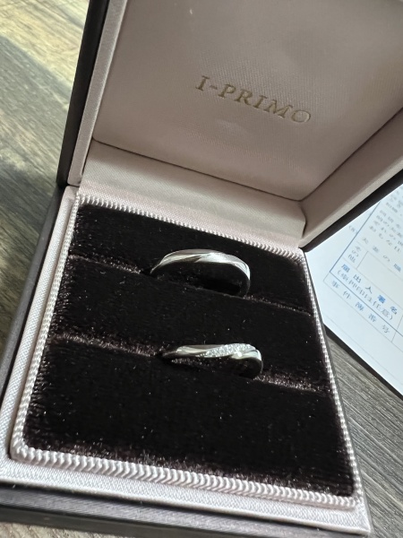 結婚指輪は流行り廃りにあまり左右されず、シンプルなデザインで