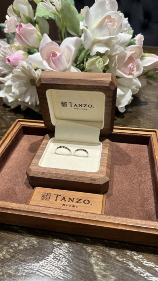 【TANZO.(鍛造指輪)の口コミ】 絶妙な平さと丸さが可愛いです！
シンプルなので重ね付けにも最適です。
…