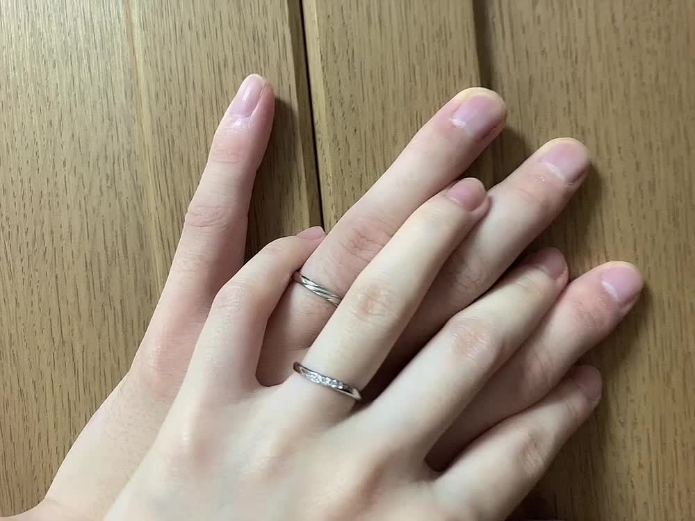 日常使いしやすいシンプルで私たちらしい指輪です！