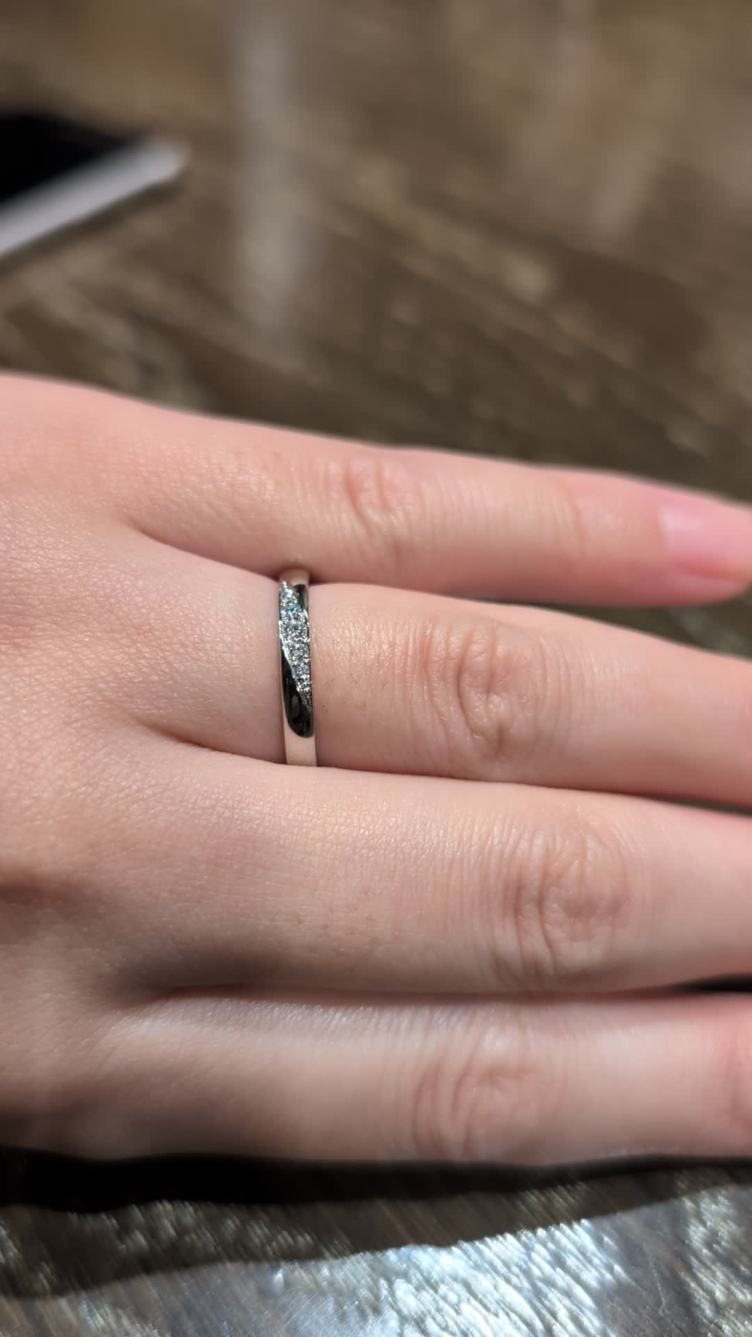 妻　指輪着用時