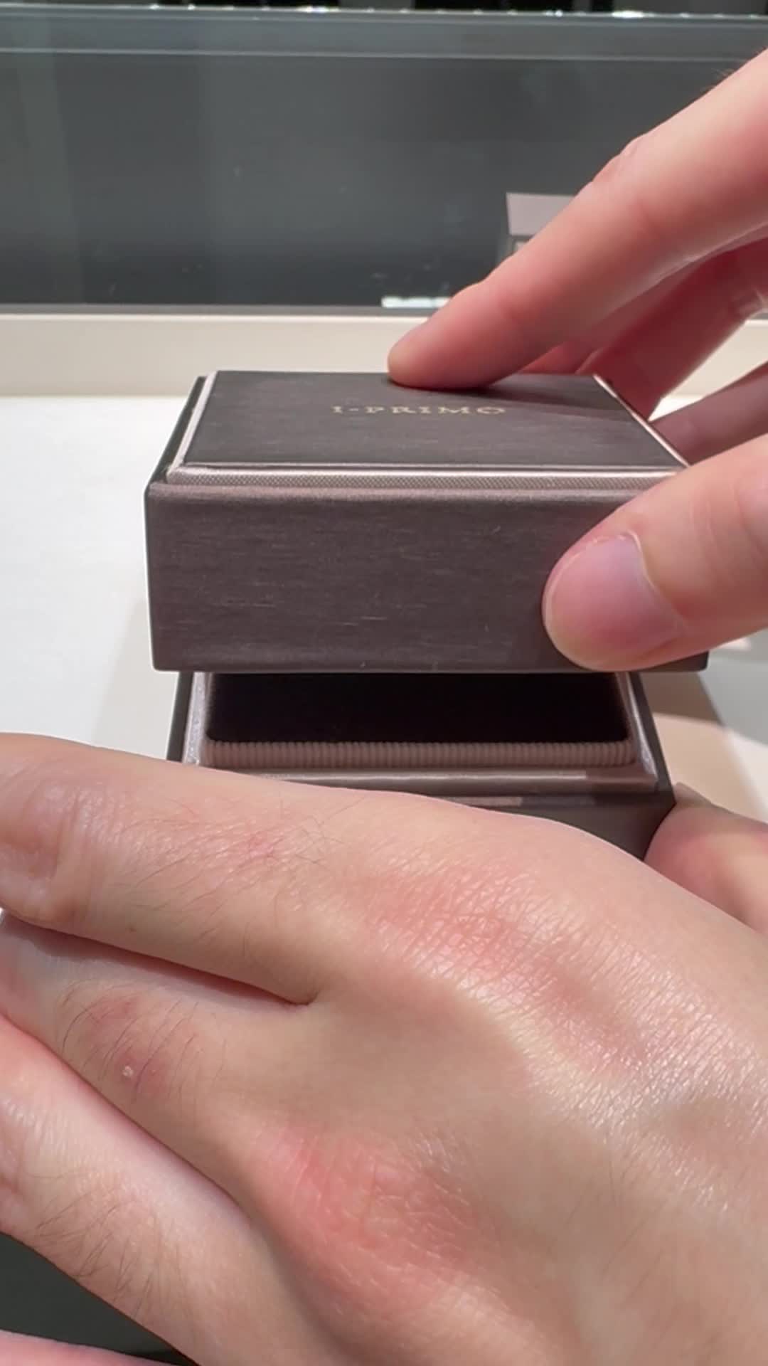 受け取りの際に撮りました。
感動の瞬間でした。