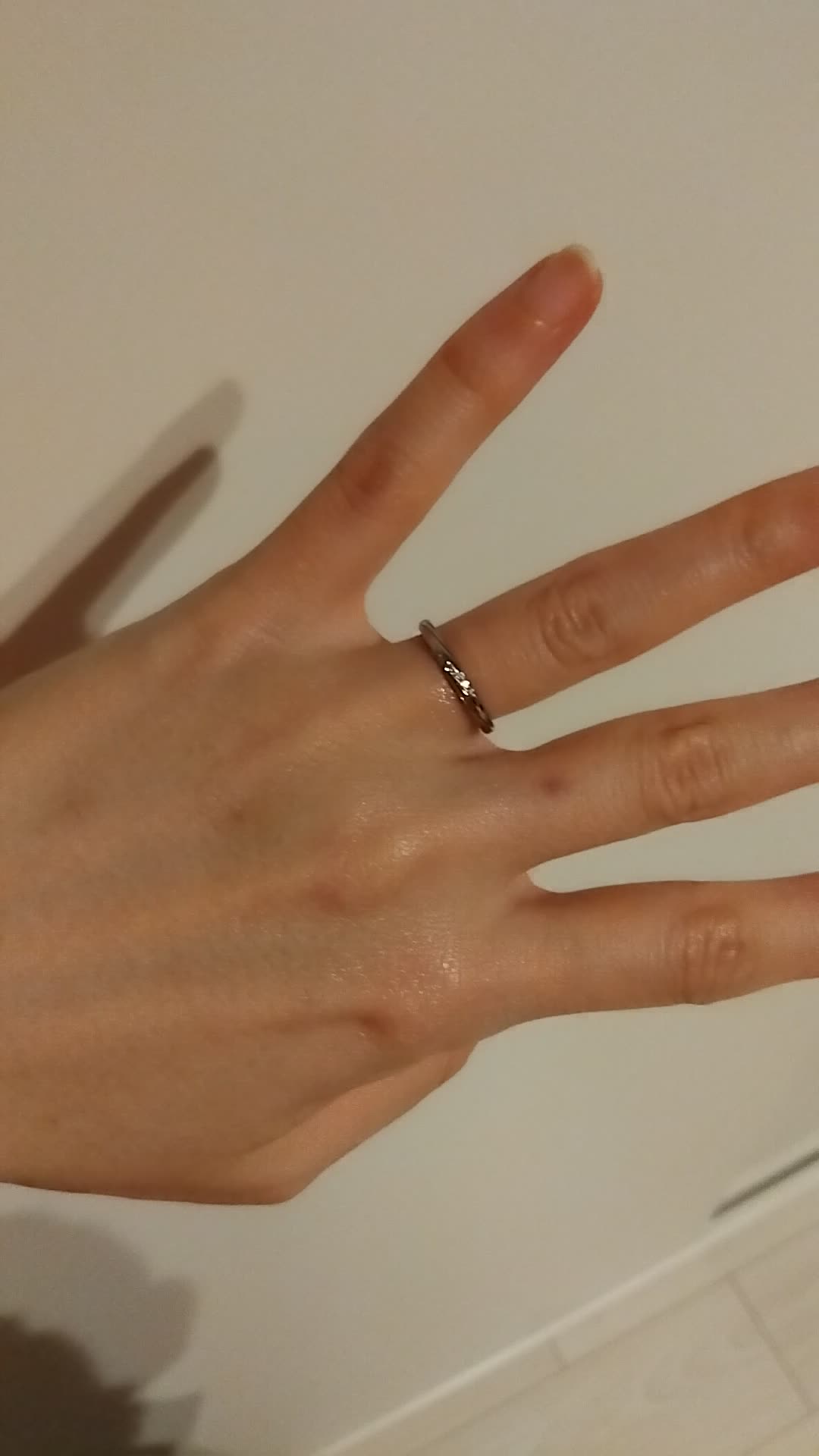 女性用結婚指輪。メレダイヤのキラメキが感じられました。