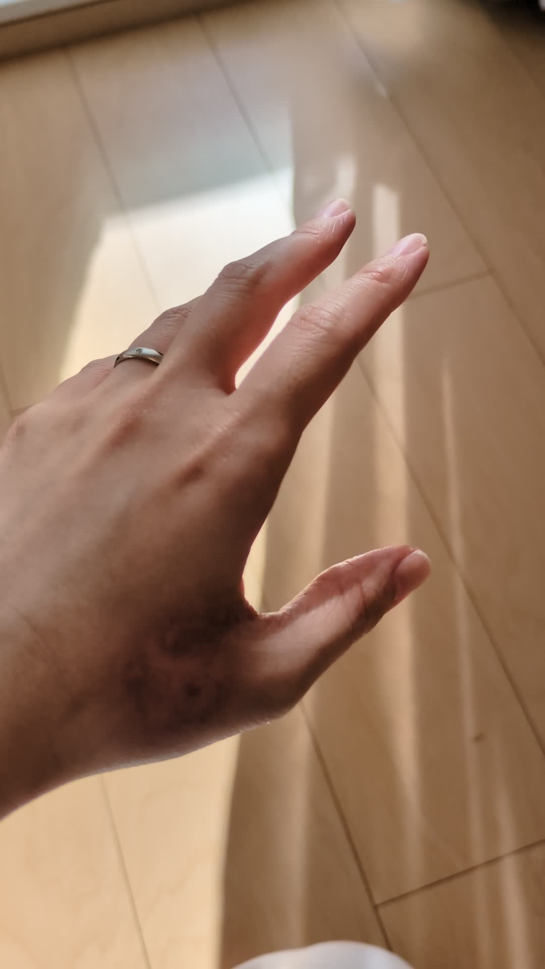 光が当たるとよりキラキラ光ります