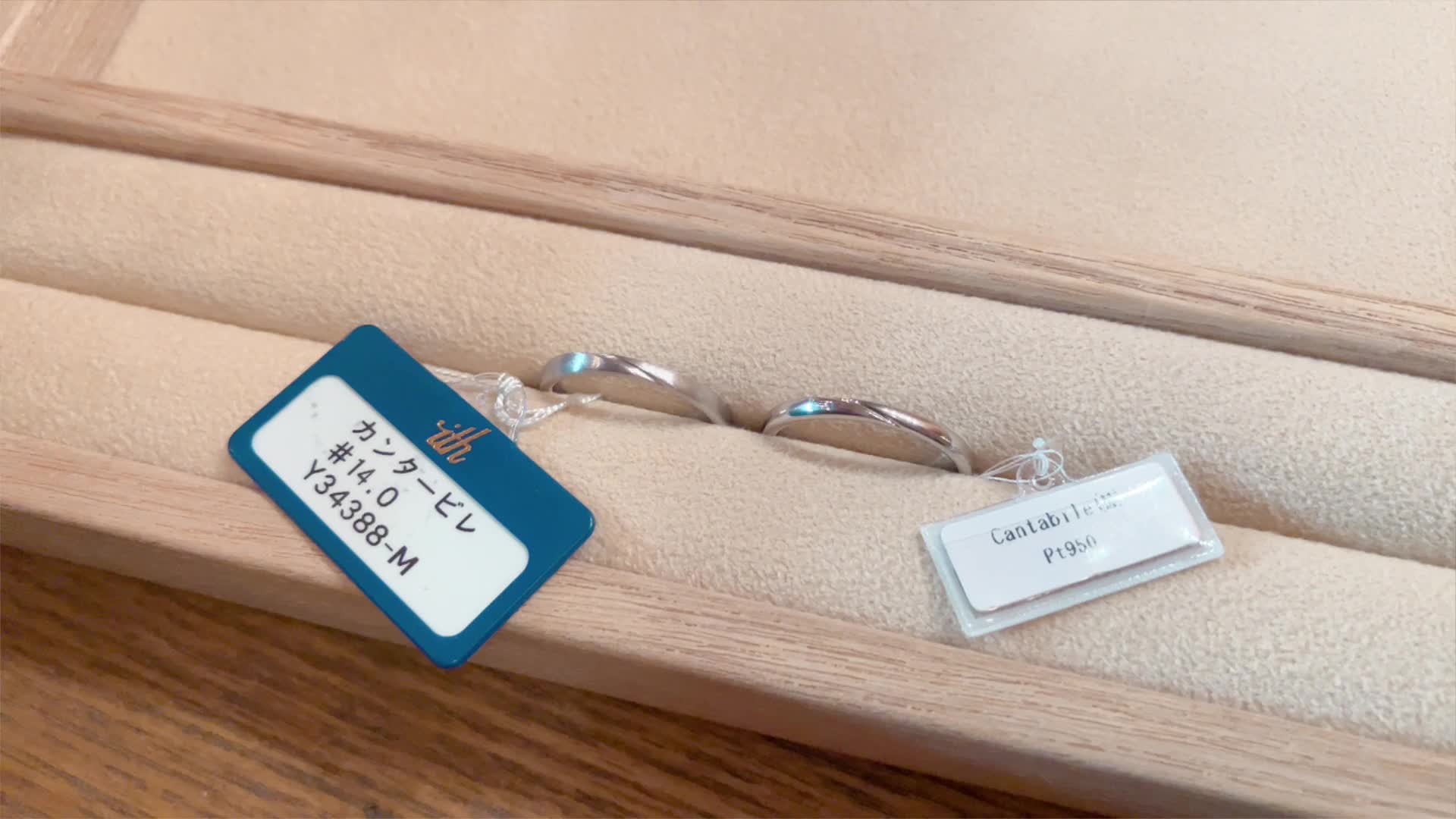 メイン写真の動画版
光沢の違いがより分かりやすいかと思います