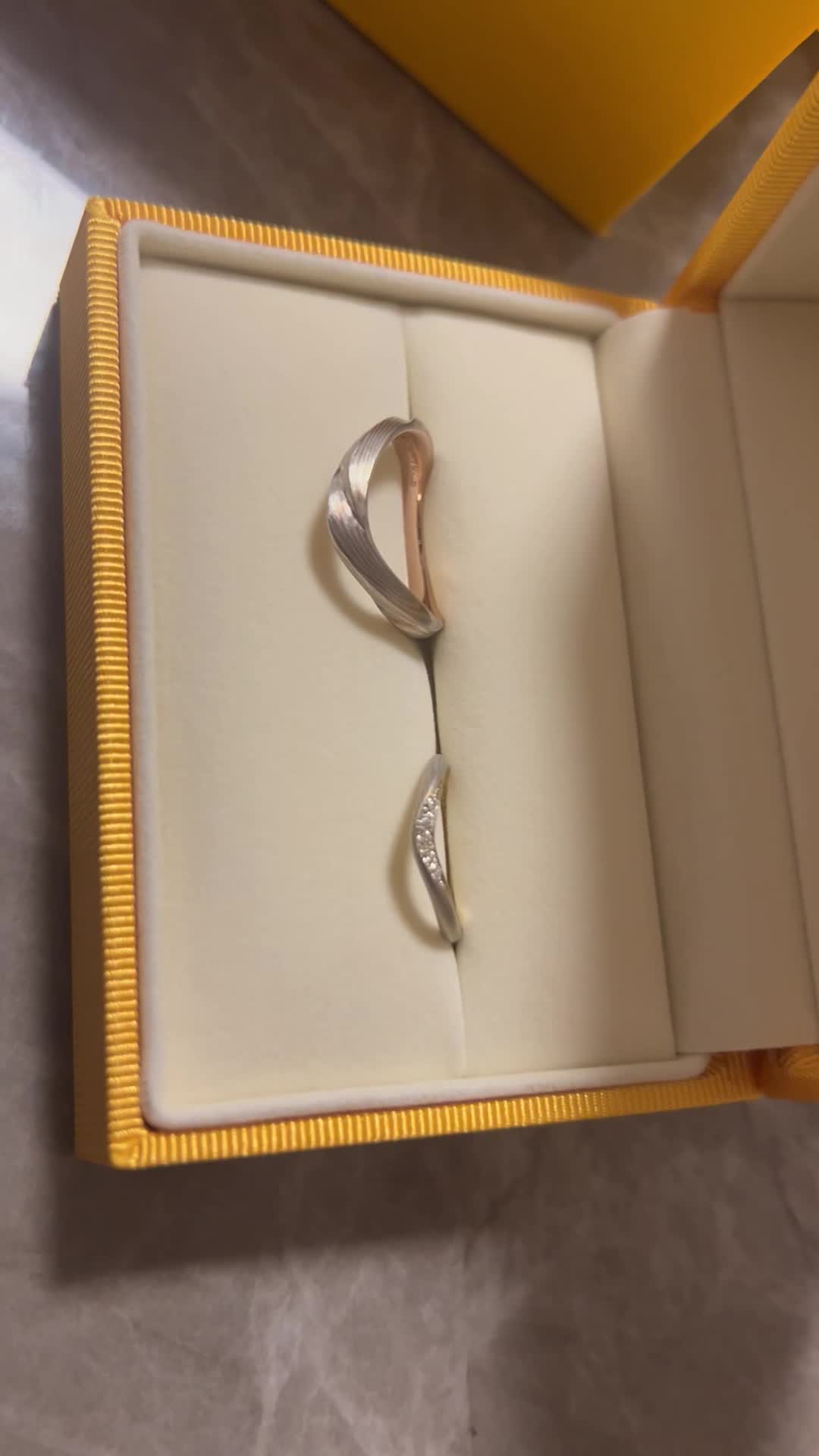 よく見ると柄が分かるさりげなさもお気に入りです