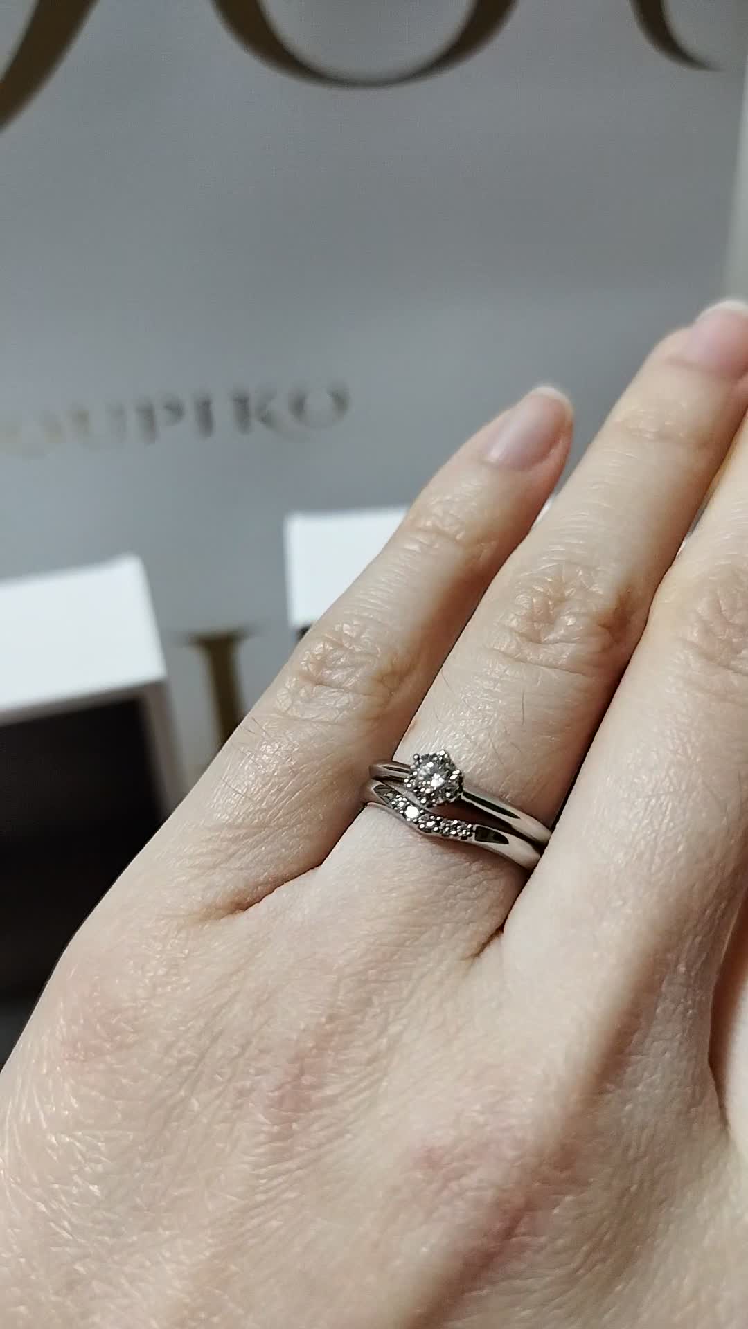 重ね付けした時の輝きがとても美しく収められました