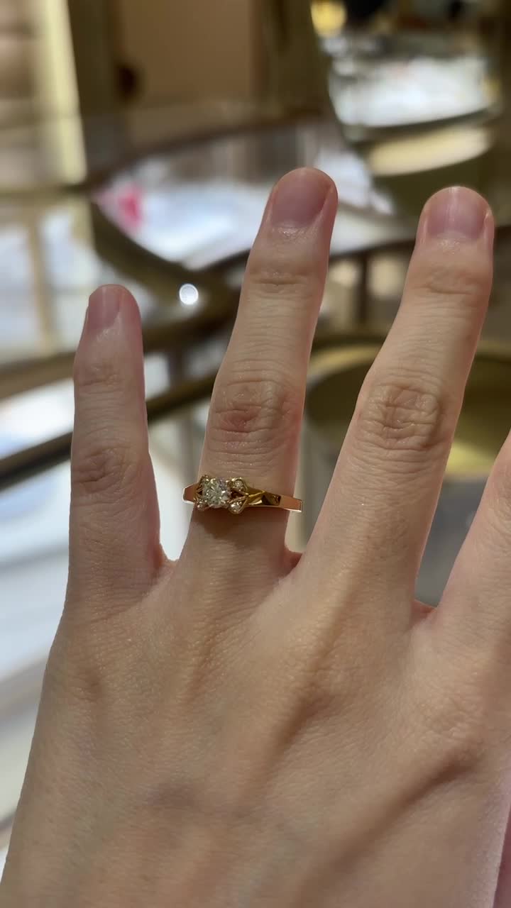 リングが太く、存在感があります