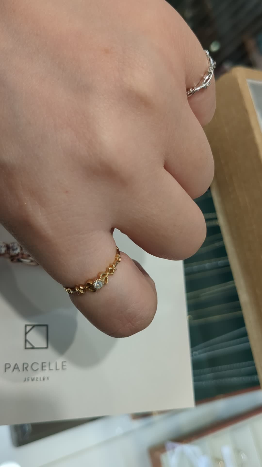 着用時の指輪全体がどう見えるのか撮りました