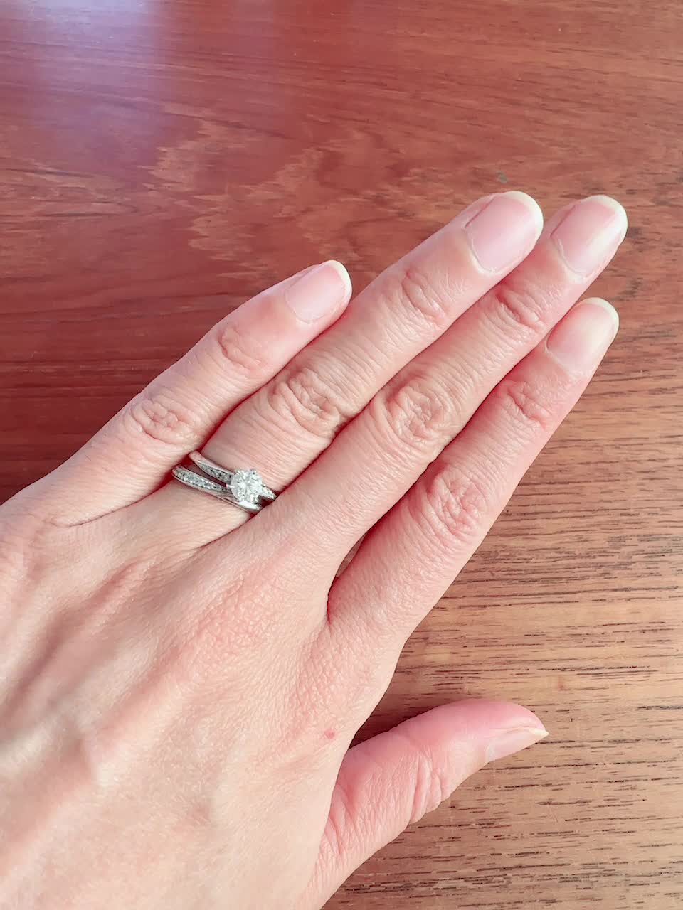 キラキラしてとても綺麗なので気に入っています。