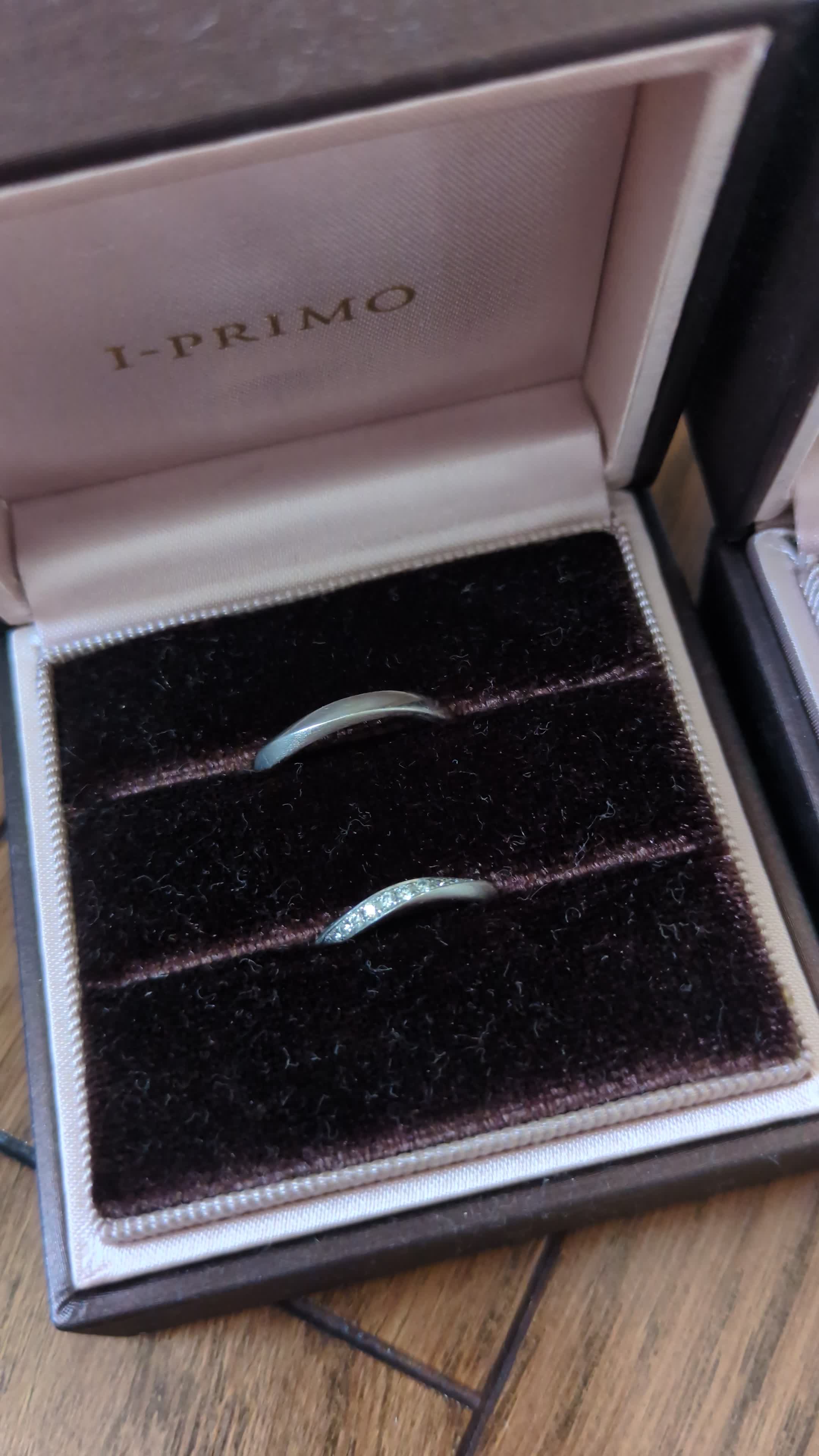 アイプリモで購入した結婚指輪と婚約指輪です