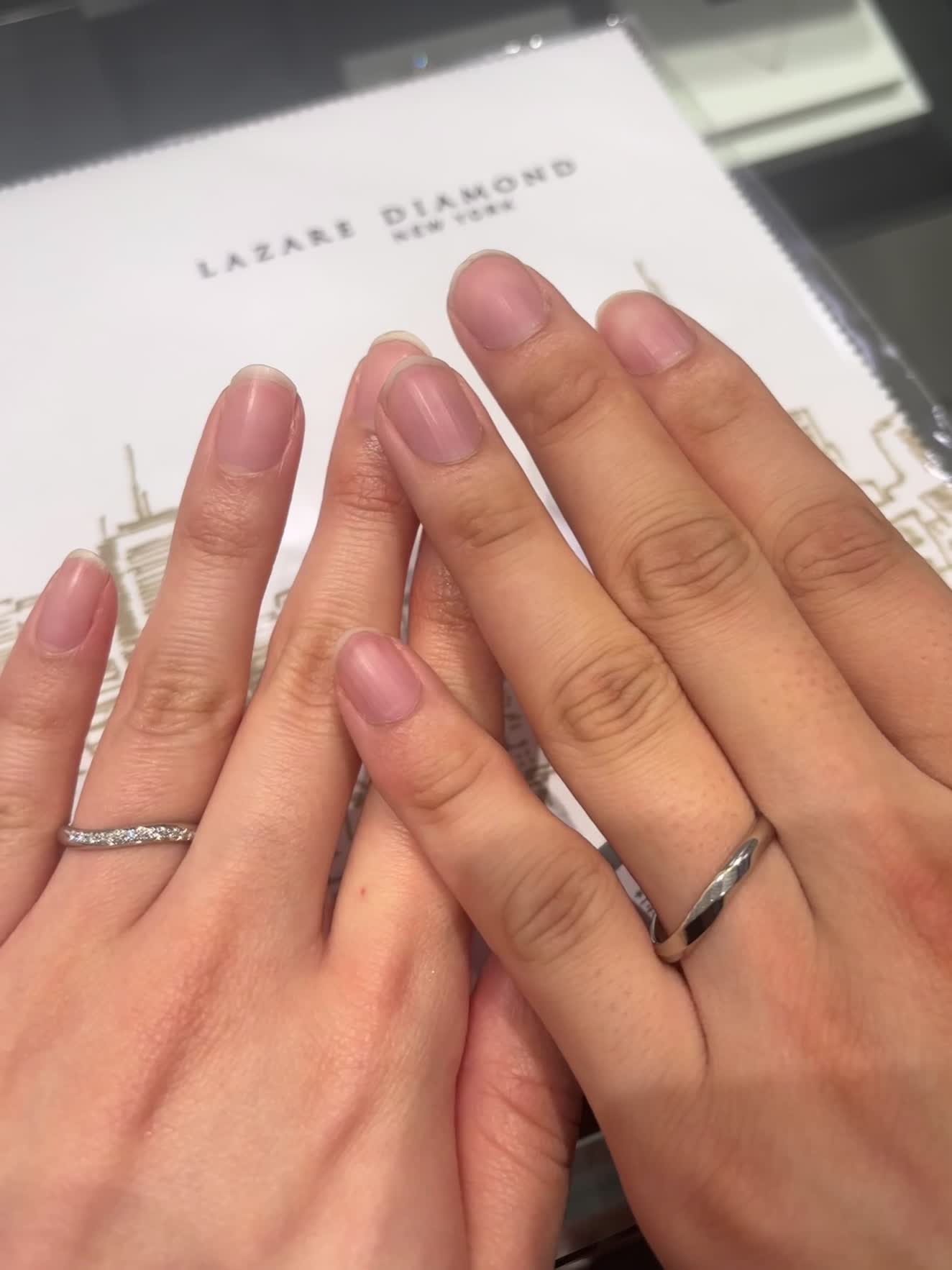 男女ともにキラキラしています。