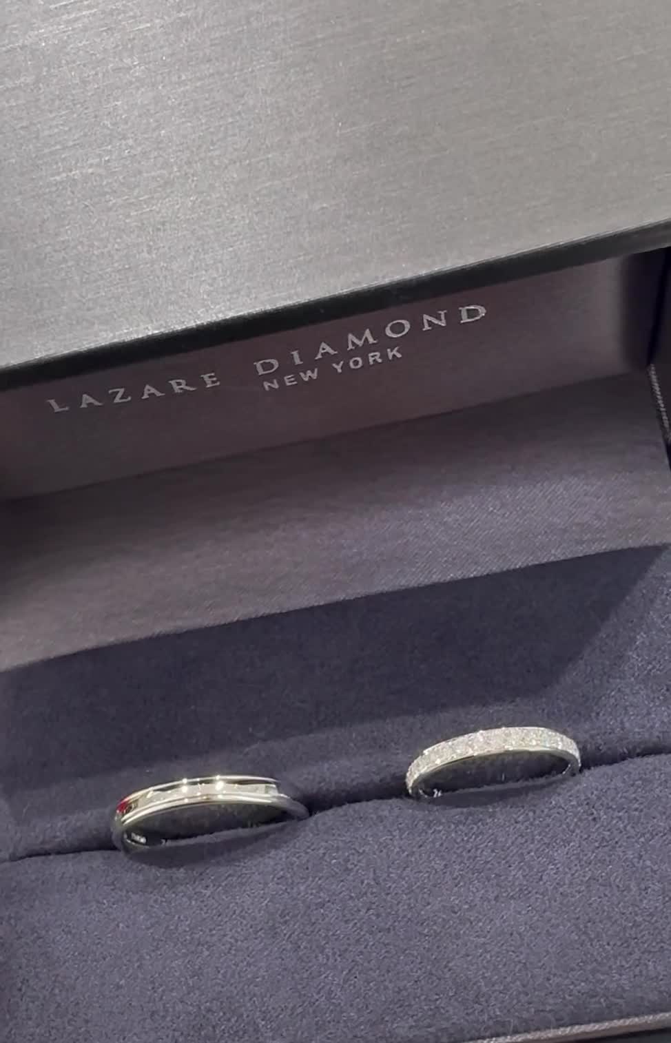 動くたびに綺麗なきらめきが感じられます
