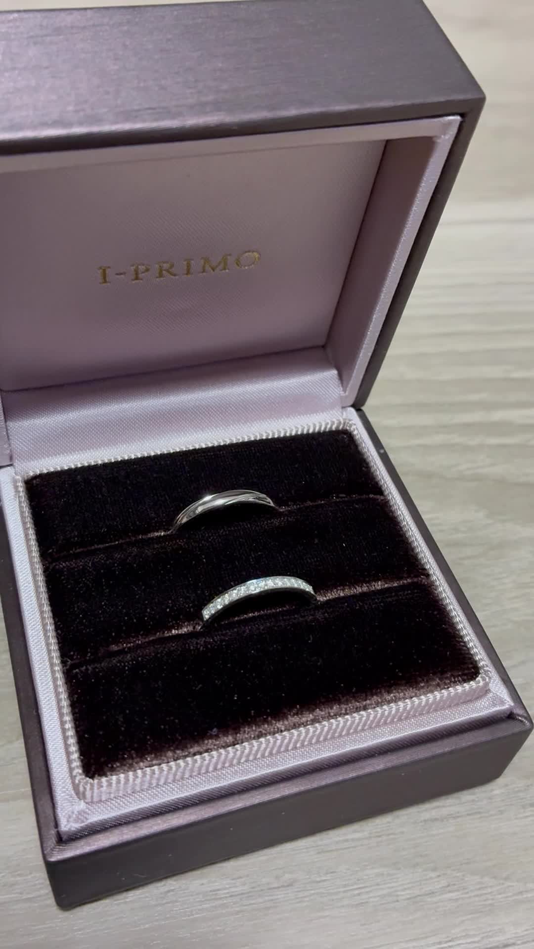 ケースに入っているペアリングです。