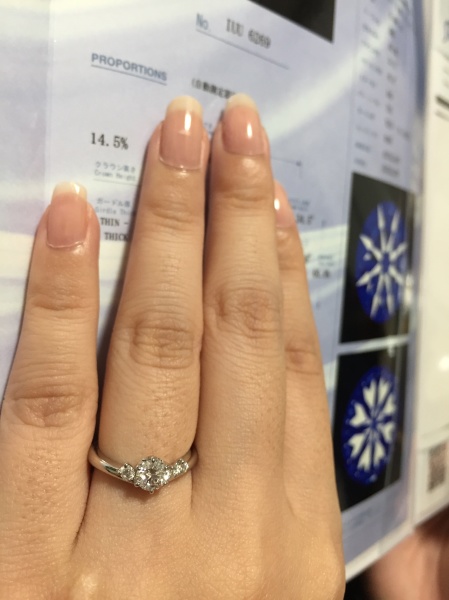 ダイヤモンドシライシ 婚約指輪 シルバー ジュエリー プロポーズ リング 記念日 プロポーズ用にご用意した、台座つきのサイズ調整可能リング