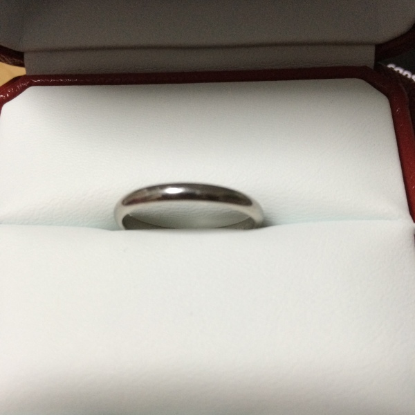 プラチナリングを探していたので、婚約指輪と同じブランドの