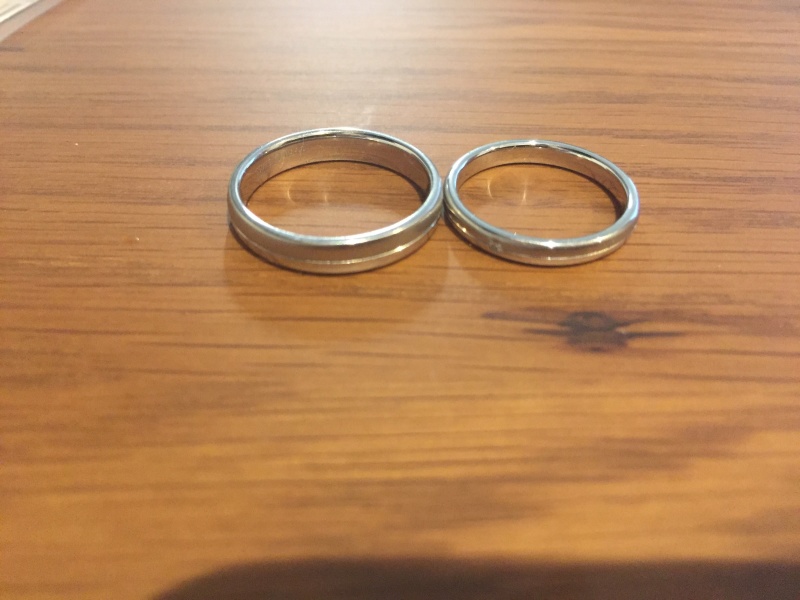 シンプルでかつ、半分にマット加工を施してもらうことが出来たので普通