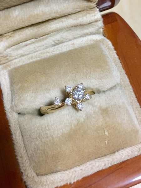 婚約指輪は人と違う思い出に残るものにしたかったのでフルオーダーでお願 Lo Coco Kubpartの婚約指輪の口コミ 評判 Ringraph リングラフ