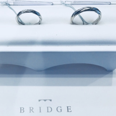 【BRIDGE(ブリッジ)の口コミ】 ブライダルリングにひねりを効かせたデザインはたくさんありますが、縄の…