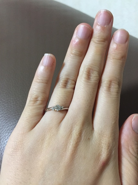 とにかくデザインです もっとダイヤの大きさを大きくすればよかったと後 アイプリモ I Primo の婚約指輪の口コミ 評判 Ringraph リングラフ