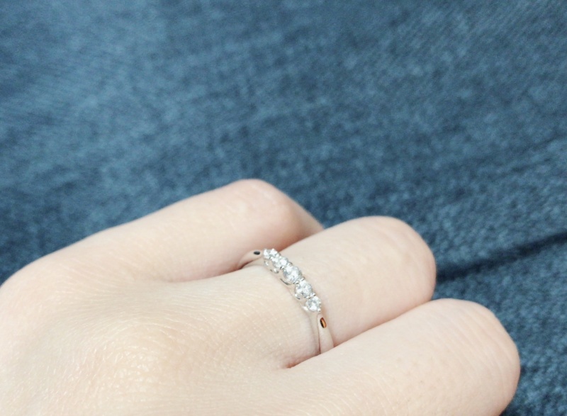 I-PRIMO 一粒ダイヤモンドリング　婚約指輪 婚約指輪が1粒ダイヤモンドでシンプルな指輪なので 重ね付けした