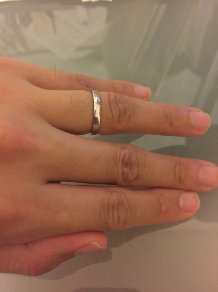 素材がプラチナだったこと。希少金属としても名高く、着用による酸化に