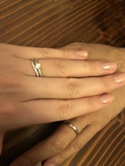 【BRIDGE(ブリッジ)の口コミ】 結婚指輪は、シンプルなものより少し華やかなデザインにしようと思い、ダ…