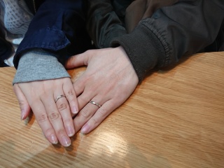 【JEWELRY STUDIO Advance(ジュエリースタジオアドバンス)の口コミ】 店内にある指輪を全て試着して、
二人して直感で決めました。
デザインも…