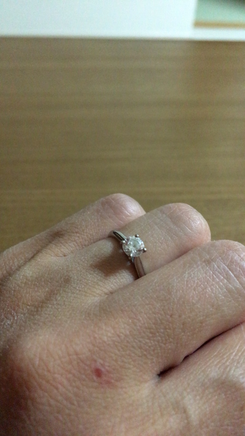 鑑定書有】4°C婚約指輪 ピースフルタイム（内ブルーダイヤ付） 予算内