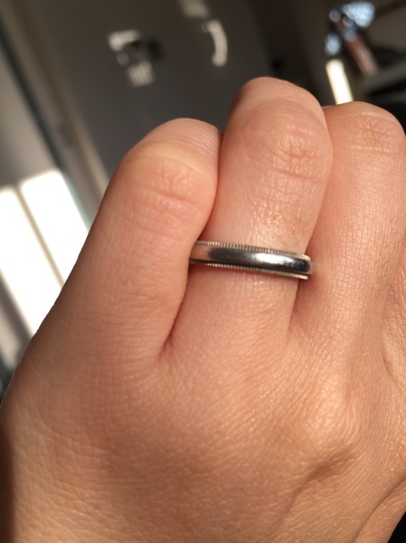 ダイヤはいらなかったので、シンプルかつあまりないデザインを求めてい