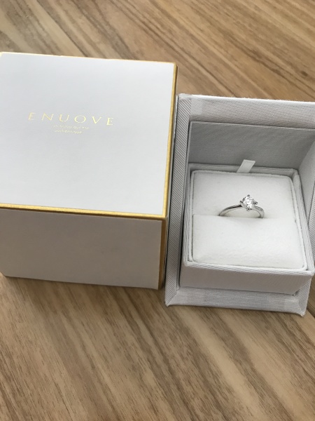 Enouveシリーズは、婚約指輪専門に作っているデザインのようで