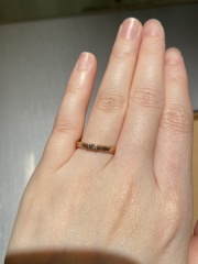 【ORECCHIO(オレッキオ)の口コミ】 クラシカルなデザインで、エメラルドカットダイヤが使用されているところ…