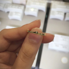 【BRIDGE(ブリッジ)の口コミ】 ダイヤが輝く華やかなものは毎日着けるにはちょっとと思っていたけれど、…